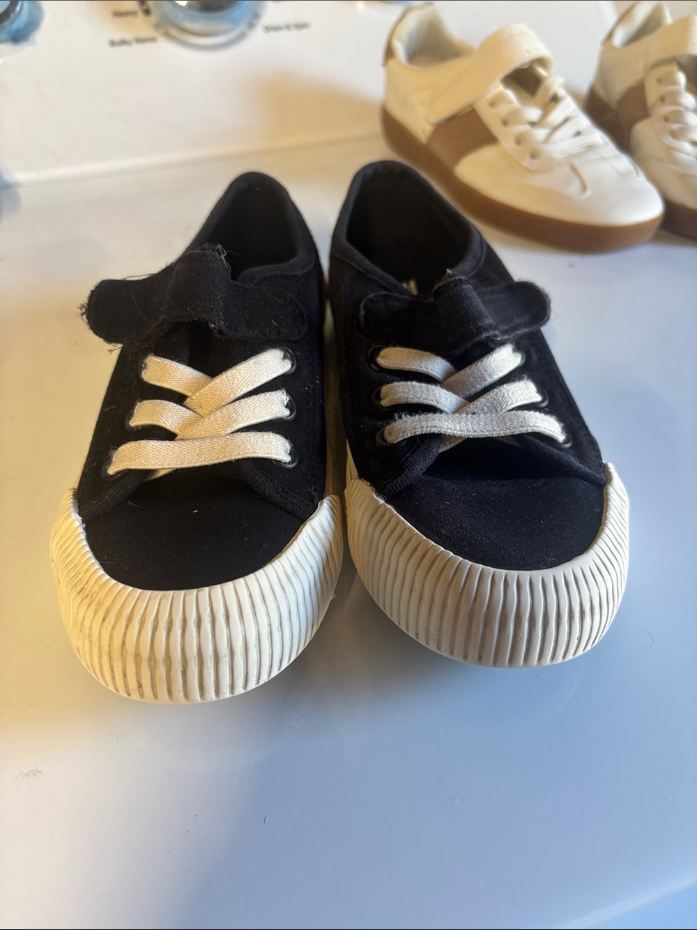 Kids Canvas Low-Top Sneakers in Black - Comfortable Everyday Shoes
